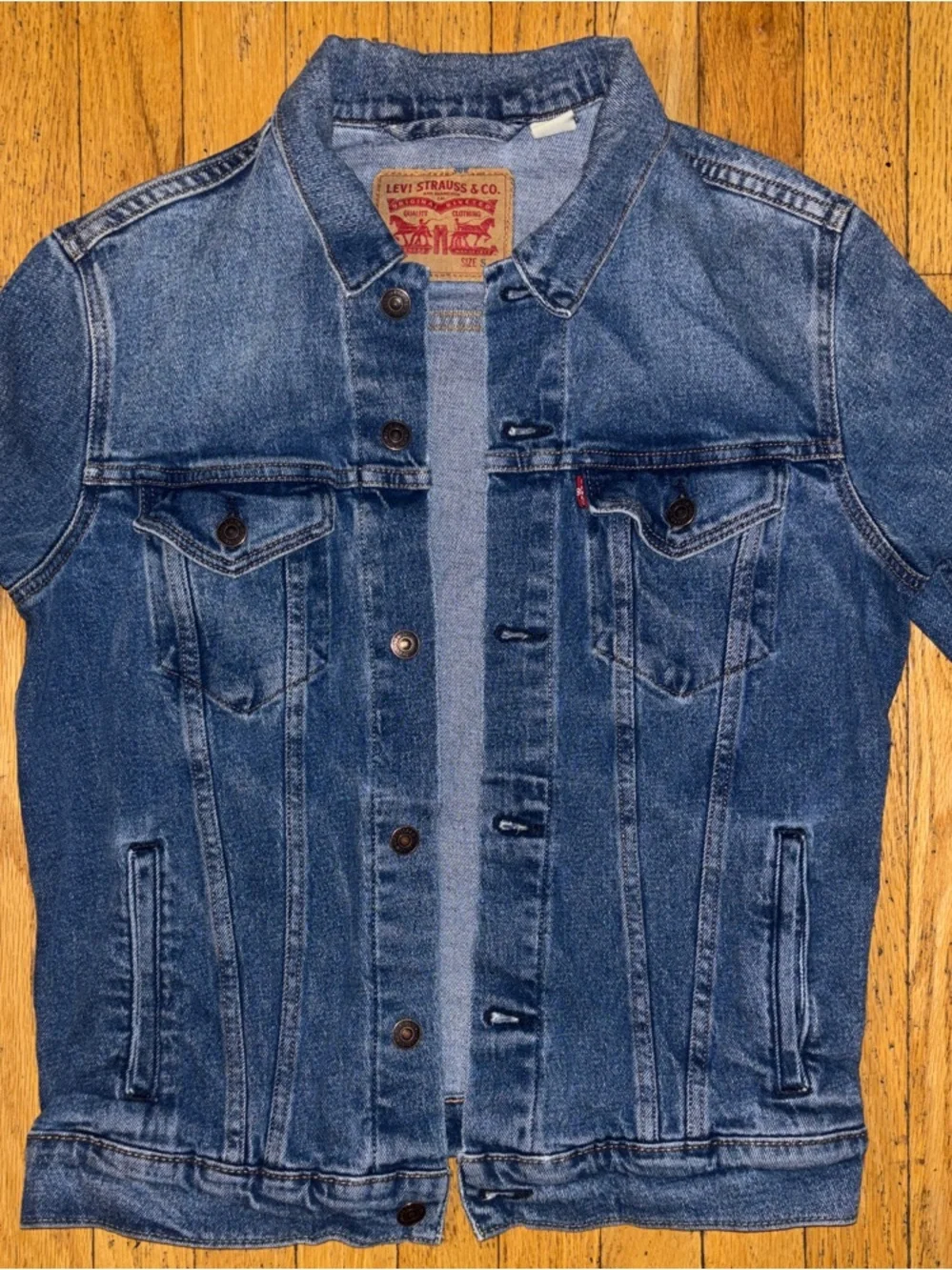 Levi's Classic Medium Wash Denim Trucker Jacket - Small